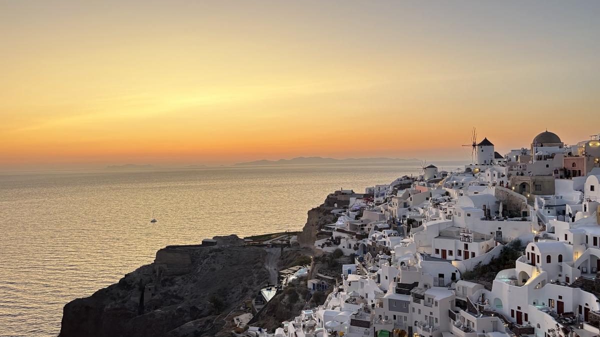 【サントリーニ島】世界一の夕陽をその目に！イアの絶景サンセット完全ガイド