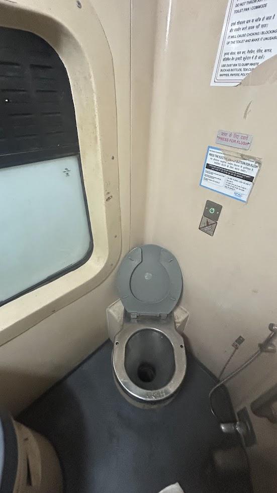 寝台列車のトイレの写真