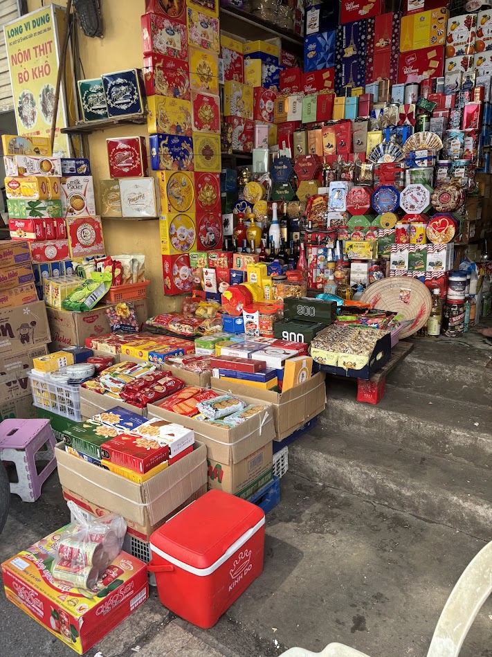 ベトナムの雑貨屋の写真